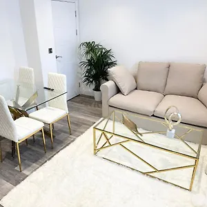 https://beautiful-flat-in-windsor-court.brighton-hotels-england.com